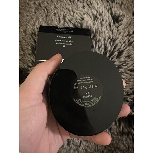 Giorgio Armani Luminous Silk Glow Fusion Powder Shade 5.5 Full Size 3.5g - Picture 4 of 4